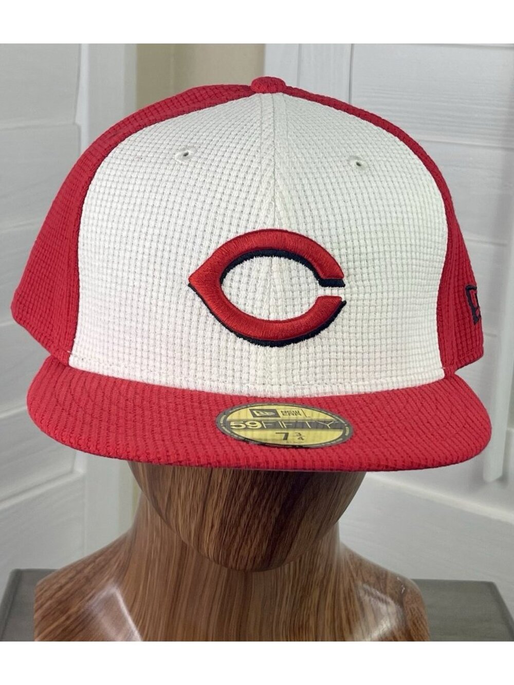 New Era 59Fifty MLB Cincinnati Reds Thermal Red/Off White Fitted Hat Size 7 3/4